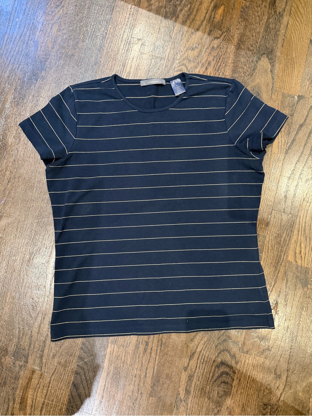Sz M Liz Claiborne Classic short sleeve Navy crewneck tee with gold stripe